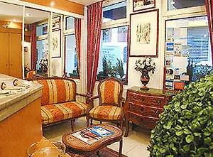 بلاق إن مونتمارتر باي هيفوفوستيلز *