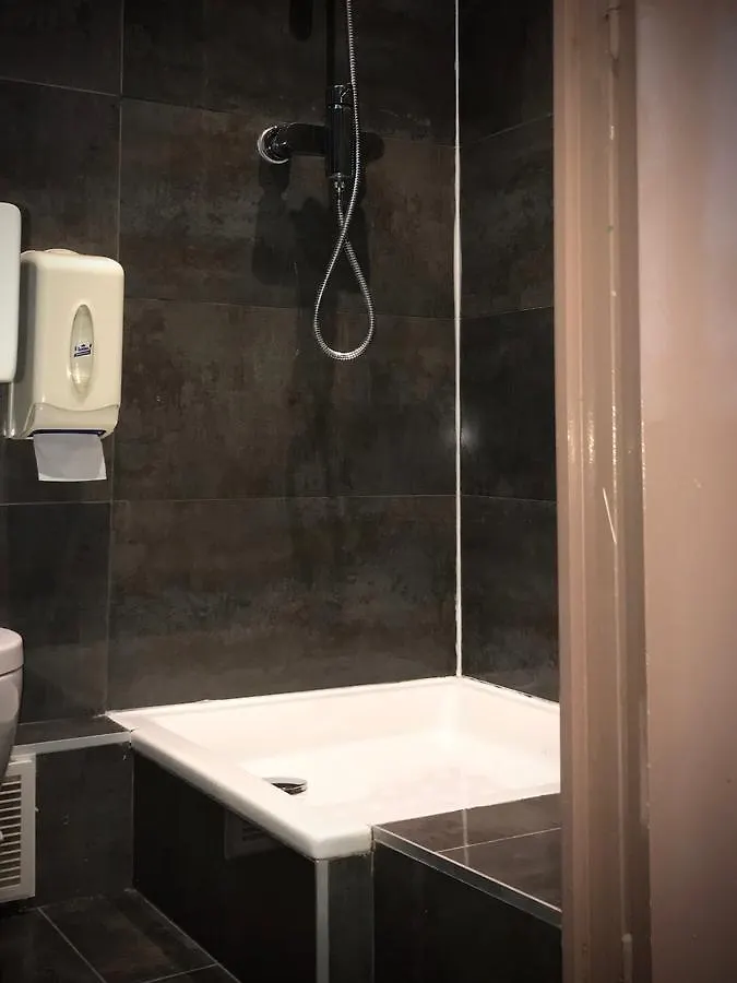 بلاق إن مونتمارتر باي هيفوفوستيلز باريس