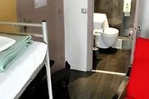 普拉格蒙马特嘻哈旅舍 *