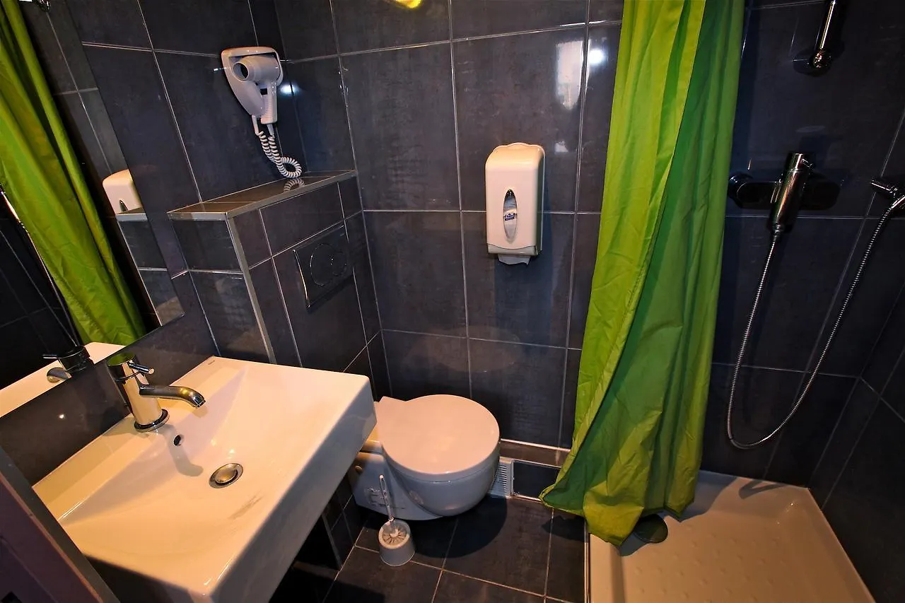 Hostel Plug Montmartre By Hiphophostels Paris
