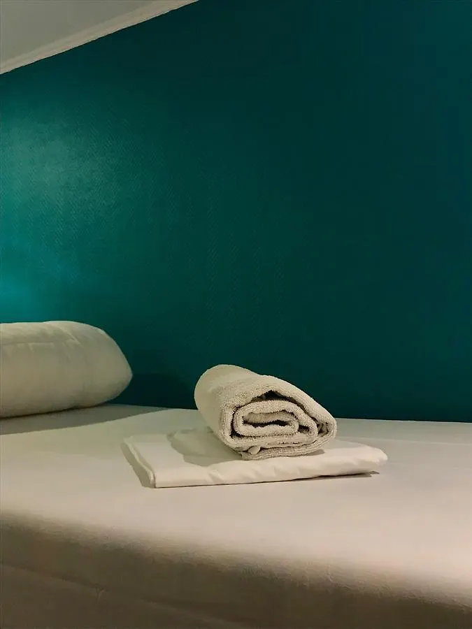 旅馆 普拉格蒙马特嘻哈旅舍 *